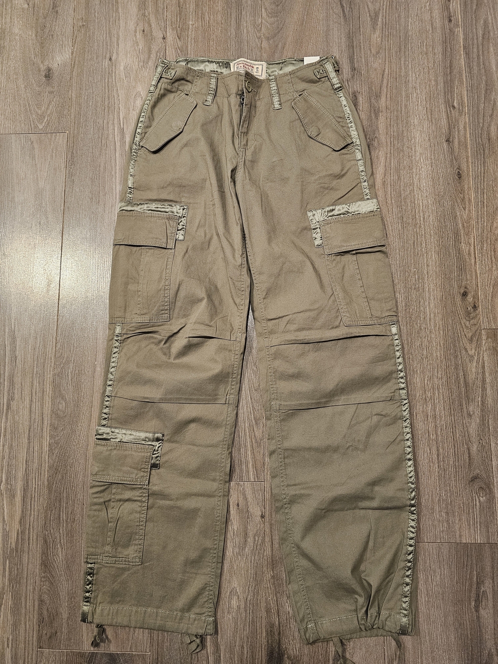 NWT Women's Abercrombie & Fitch Olive Cargo Pants